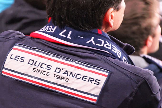 public-supporter-echarpes-personnalisées-51